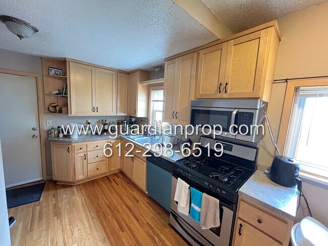 Building Photo - House Available Now, Updated Kitchen & Bath, Lofted Upstairs, Fenced Yard, Garage, Central A/C