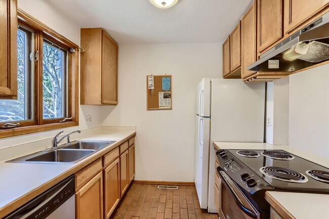 Foto del edificio - End Unit Townhome with 2 Beds, an Office a...