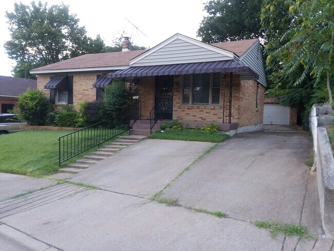 Front - 124 Pretoria Ave