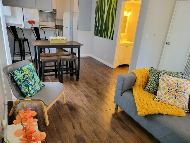 Building Photo - Twelve37