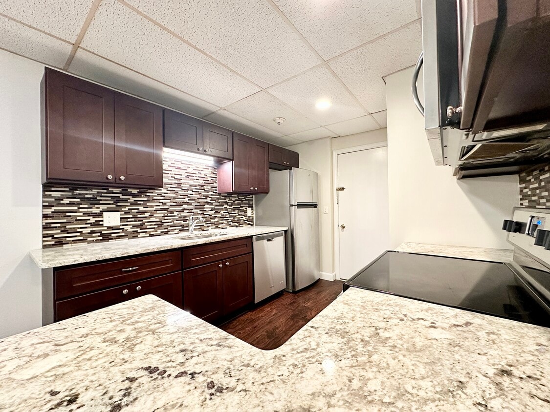 300 Smithfield Rd Unit B304, North Providence, RI 02904 Condo for