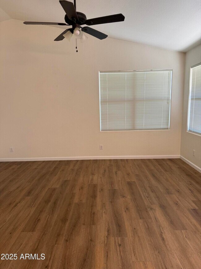 Foto del edificio - 10308 W Jessie Ln