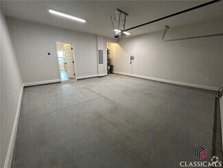 Building Photo - 305 Ridge Pointe Drive