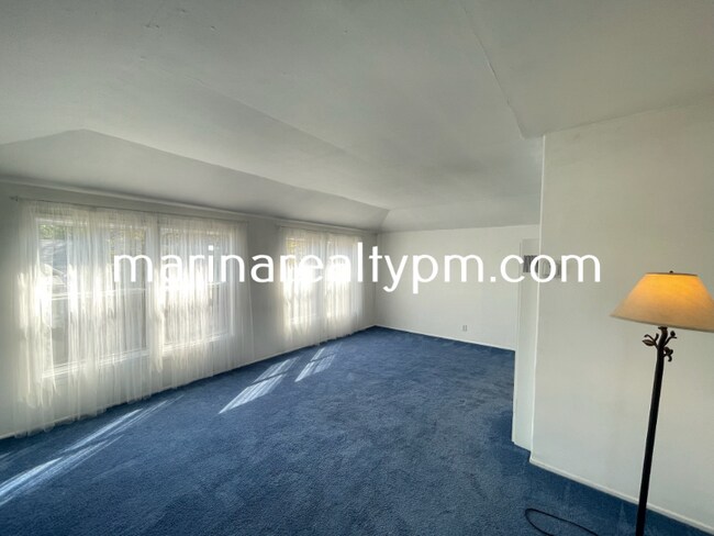 Foto del edificio - 1716 Marin St