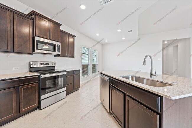 Foto del edificio - $250 OFF FIRST MONTHS RENT