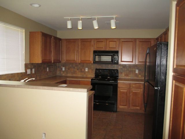 Building Photo - Great 4 Bedroom plus loft in Golf Community
