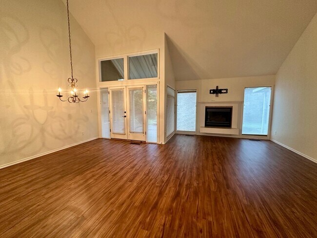 Foto del edificio - Large Three Bedroom Home in the Cinnamonwood Estates