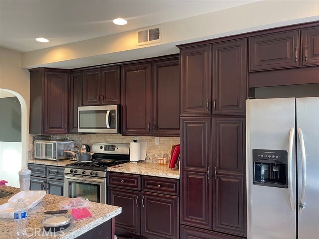 Building Photo - 2091 Lakeshore Dr