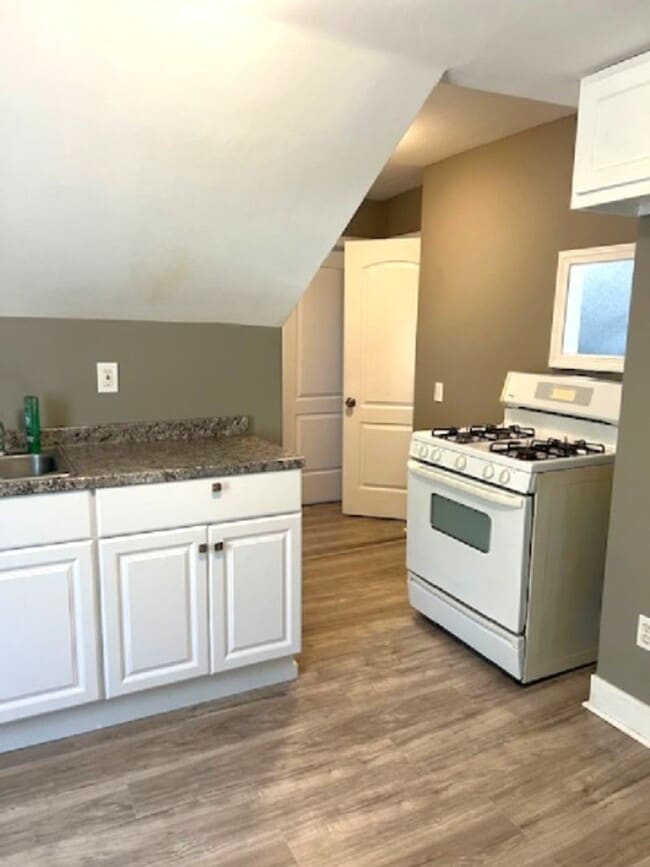 Foto del edificio - 718-720 Charles Street