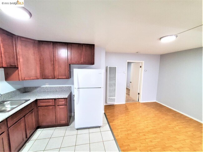 Building Photo - 1826 Alcatraz Ave