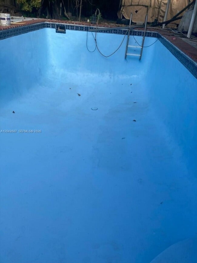 Foto del edificio - 9905 Marlin Rd