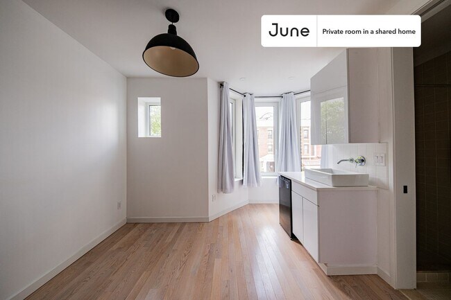 Foto del edificio - Room in Shared 4 bed/4 bath home