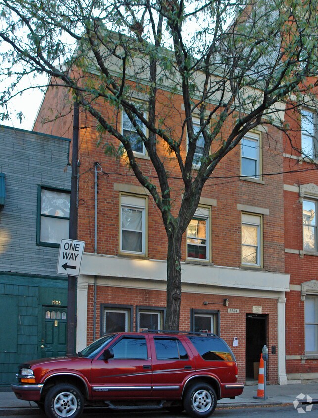 Building Photo - 1704 Elm St