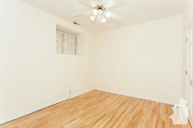 Foto del edificio - 2320 N Southport Ave