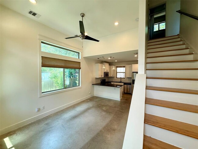 Foto del edificio - 2200 E 16th St