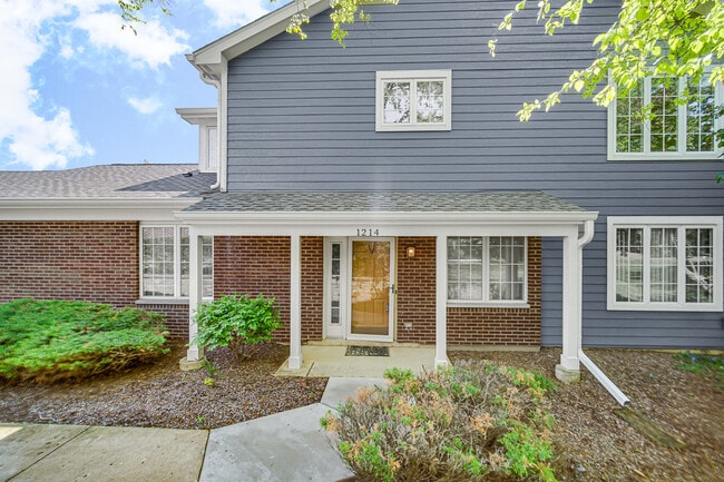 Building Photo - 1214 S Parkside Dr