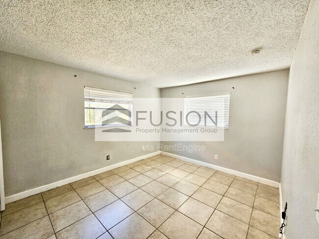 Foto del edificio - 400 NW 65th Ave