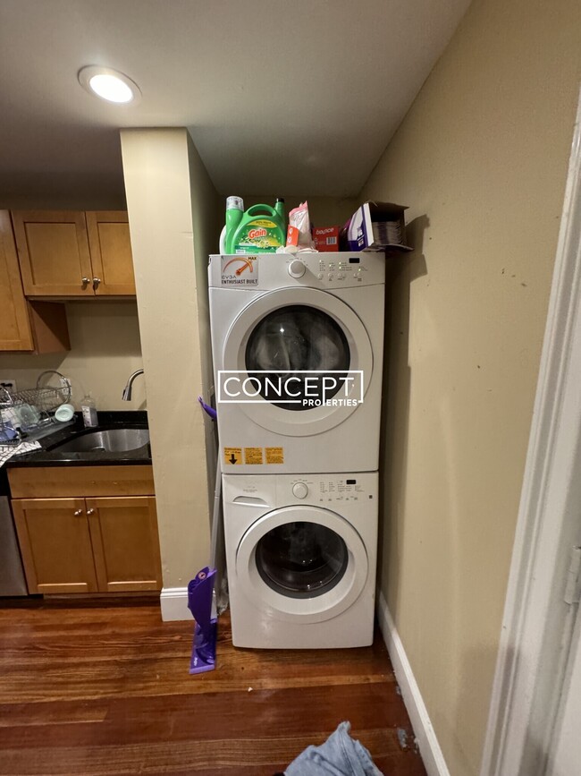 Foto del edificio - 44-A Hillside St. Unit 3