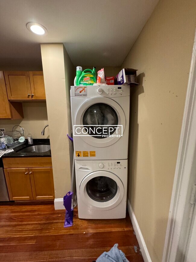 Building Photo - 44-A Hillside St. Unit 3