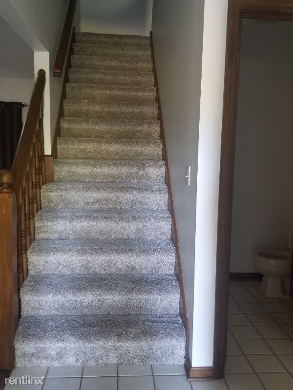 Building Photo - 3 br, 1.5 bath Condo - 104 Diamond Way