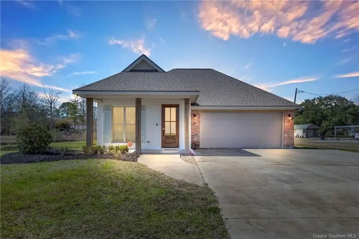 Primary Photo - Beautiful home for lease