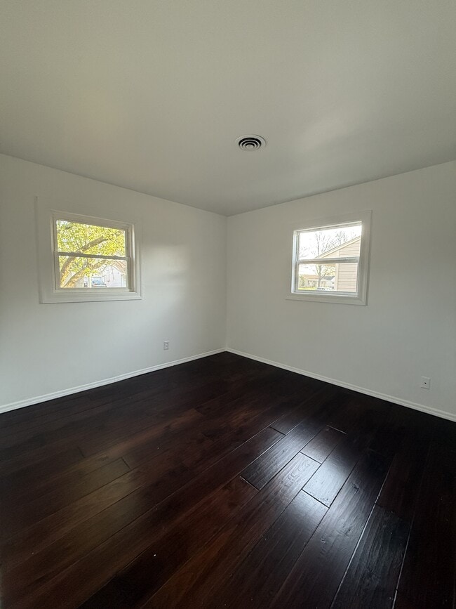 Building Photo - 2600 Bingham Ave