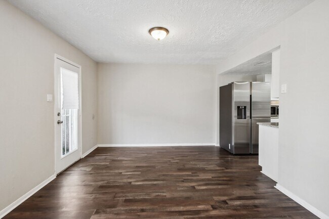 Foto del edificio - Newly Remodeled Townhome