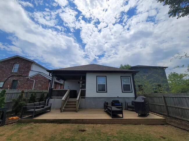 Building Photo - 1722 Knowles St