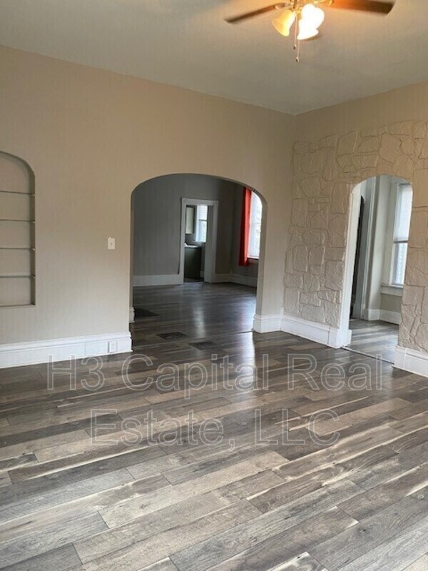 Foto del edificio - 2533 E 24th St