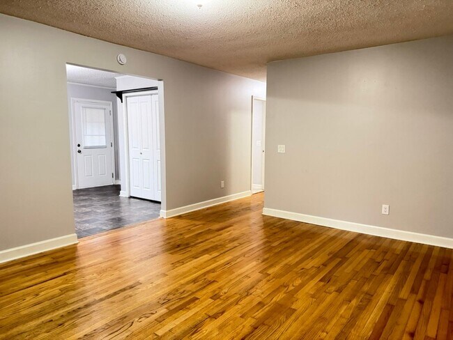 Foto del edificio - 818 Lynwood Dr