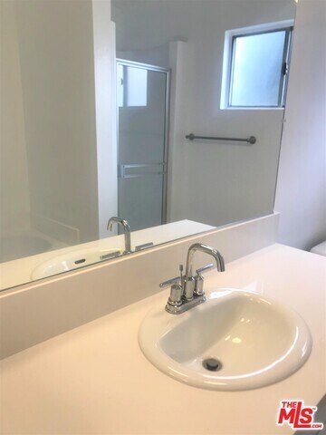 Building Photo - 2035 Dracena Dr
