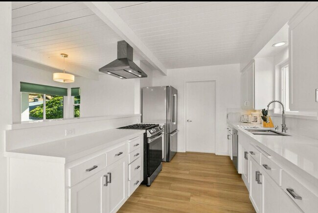 Foto del edificio - 29259 Heathercliff Rd
