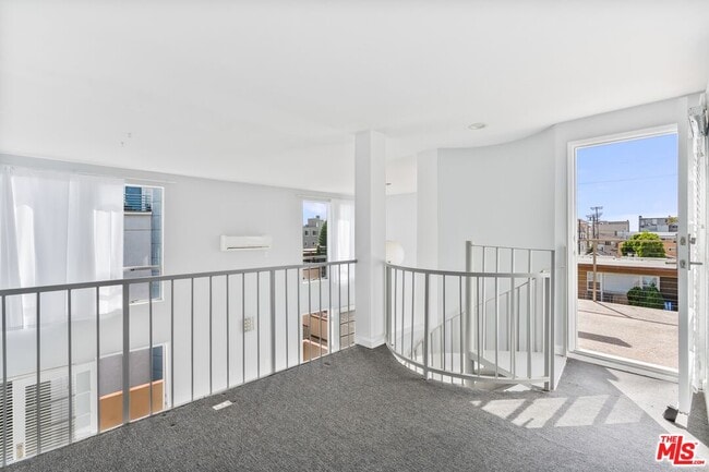 Building Photo - 114 Fleet St