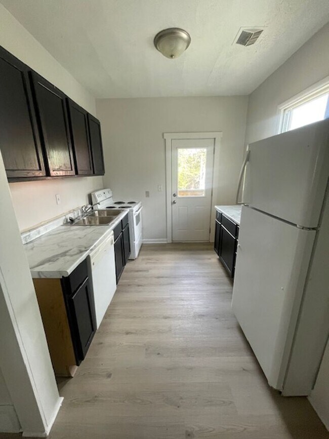 Foto del edificio - Jones Rentals (914 N. 40th St.)