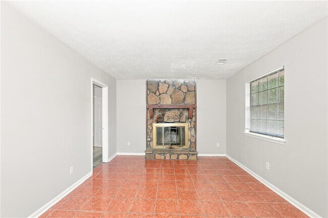Foto del edificio - 596 Crestmont Ct