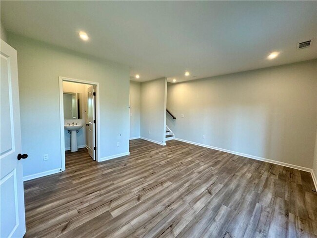 Building Photo - 1409 Creekside Cir NW