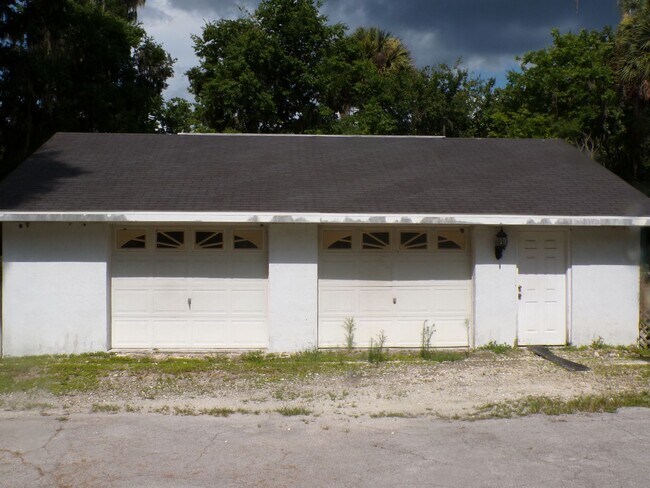 Building Photo - Home with Large yard