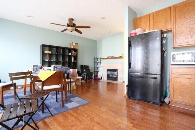 Building Photo - 3 br, 2.5 bath House - 5504 Elm Grove Court