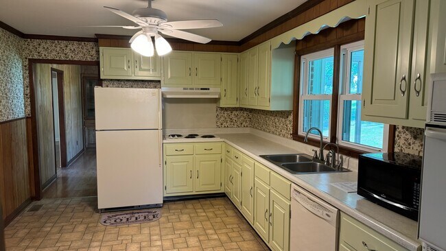 Building Photo - 220 Wilkins Ave