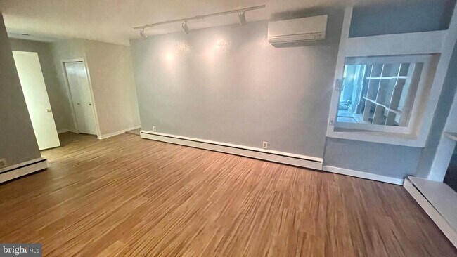 Foto del edificio - 1103 Red Bank Ave