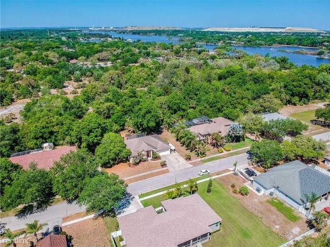 Building Photo - 4 br, 3 bath House - 9911 Alafia River Ln