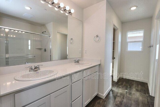 Building Photo - 716 Franklin St