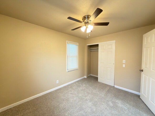 Building Photo - 1509 Oak Ct