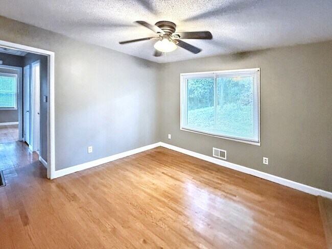 Foto del edificio - 5830 Walnut Grove Rd