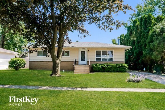 Primary Photo - 35W715 Crispin Dr