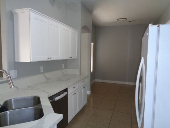 Building Photo - Nice 3 bedroom house in west valley-recent...