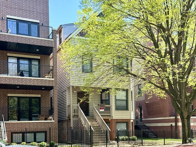 Building Photo - 3729 N Kenmore Ave