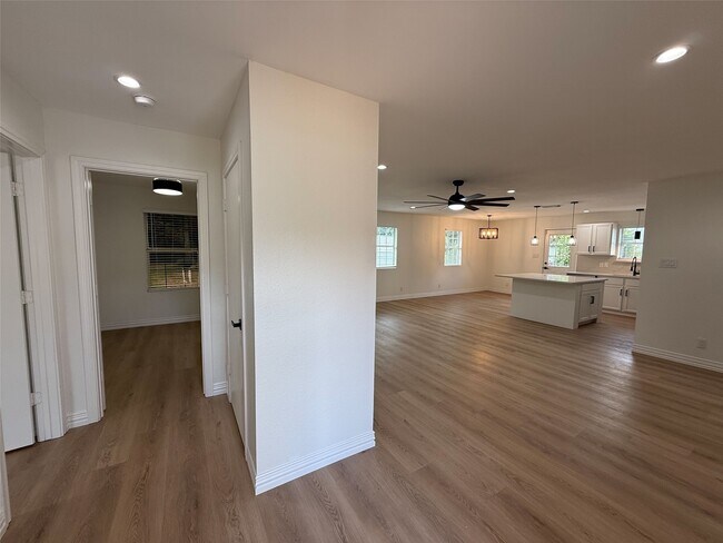 Foto del edificio - 24010 Perkins Rd