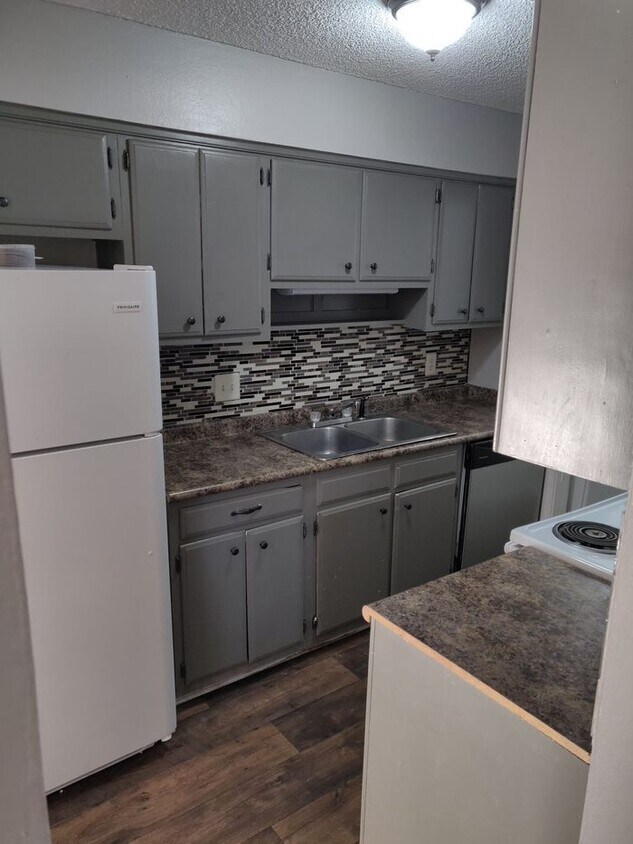 Foto principal - 103 Thornwell Ct