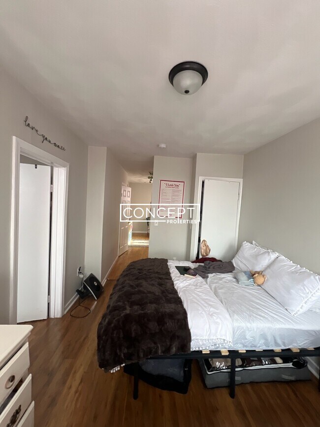 Building Photo - 70 Joy St